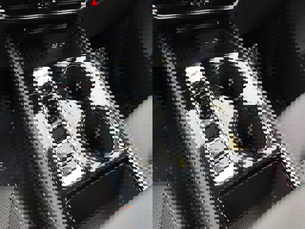 Used 2025 Volkswagen Atlas SEL image 30