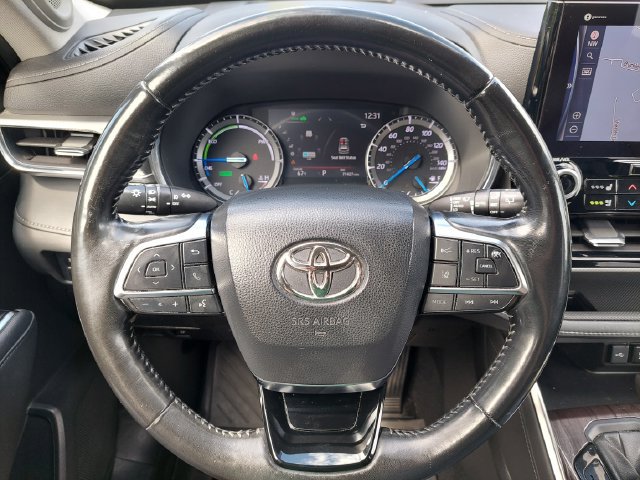 Certified 2021 Toyota Highlander Platinum AWD/4WD image 37