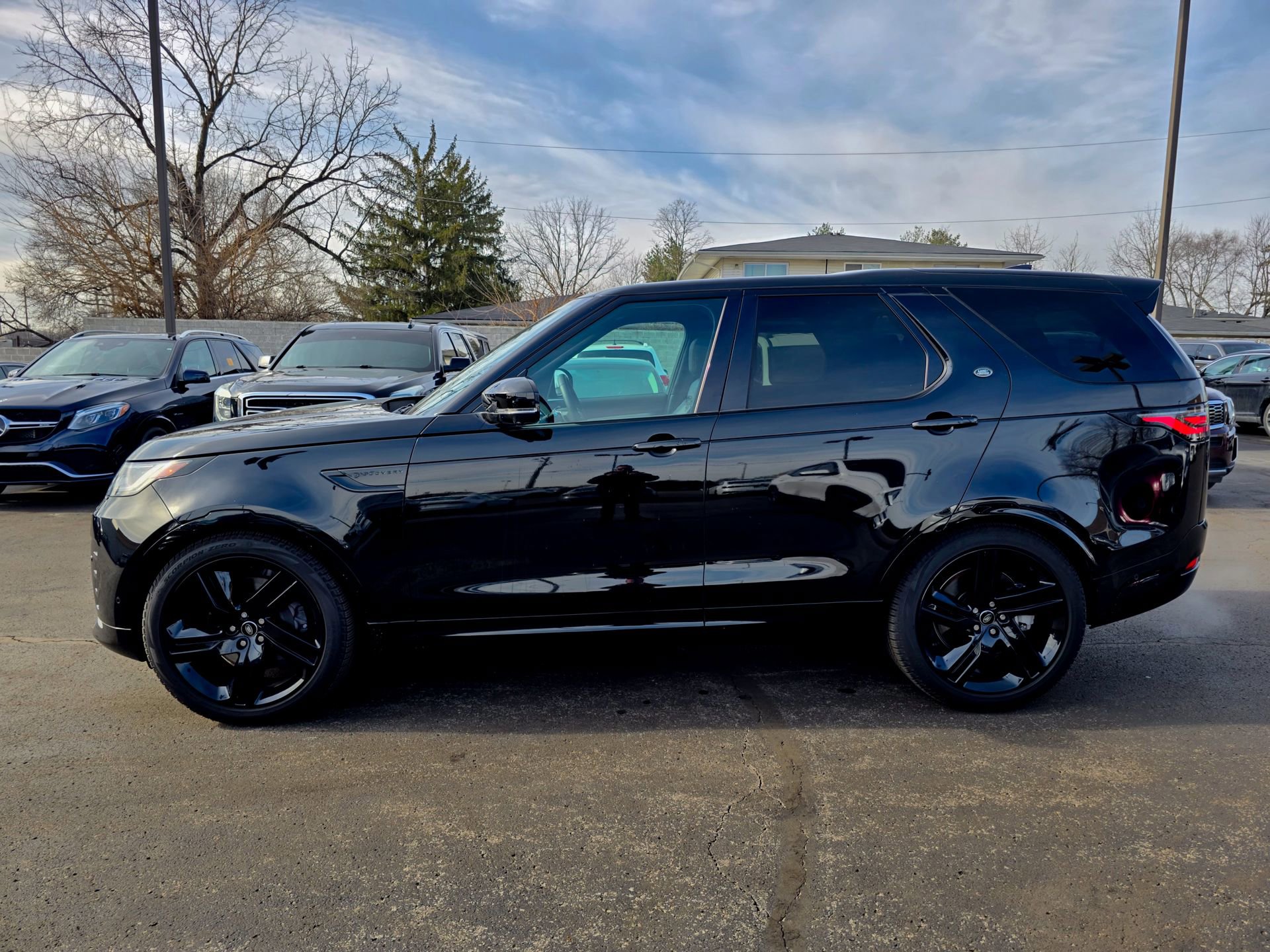 Used 2025 Land Rover Discovery Dynamic SE AWD/4WD image 7
