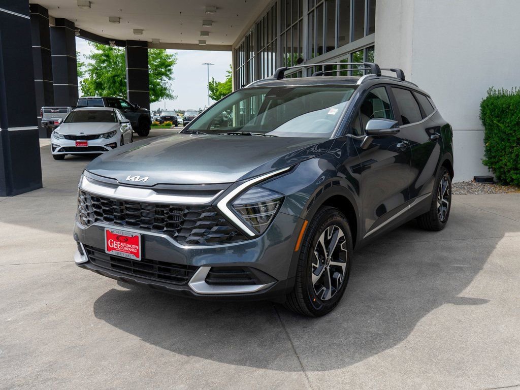 Used 2025 Kia Sportage EX image 3