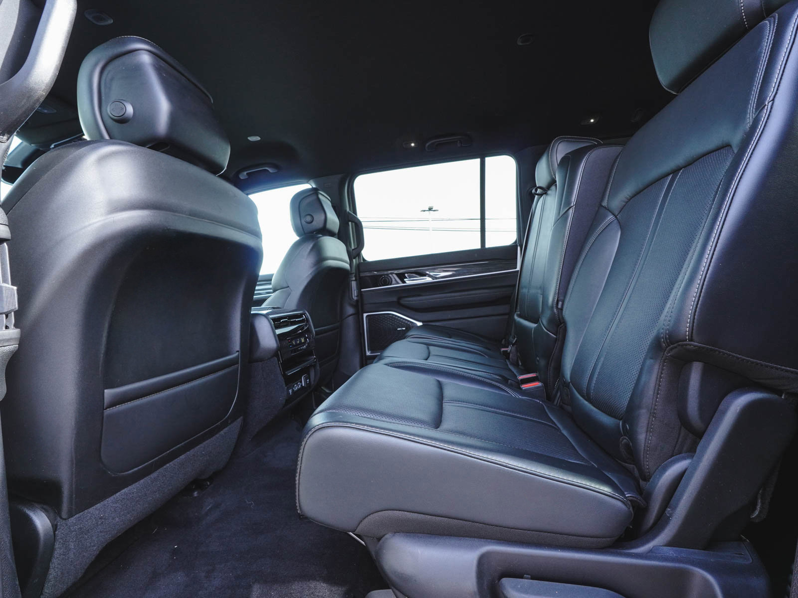 Used 2022 Jeep Wagoneer Series II image 35