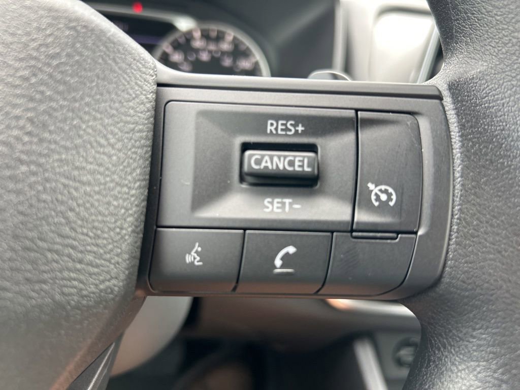 Used 2025 Nissan Rogue S AWD/4WD image 21