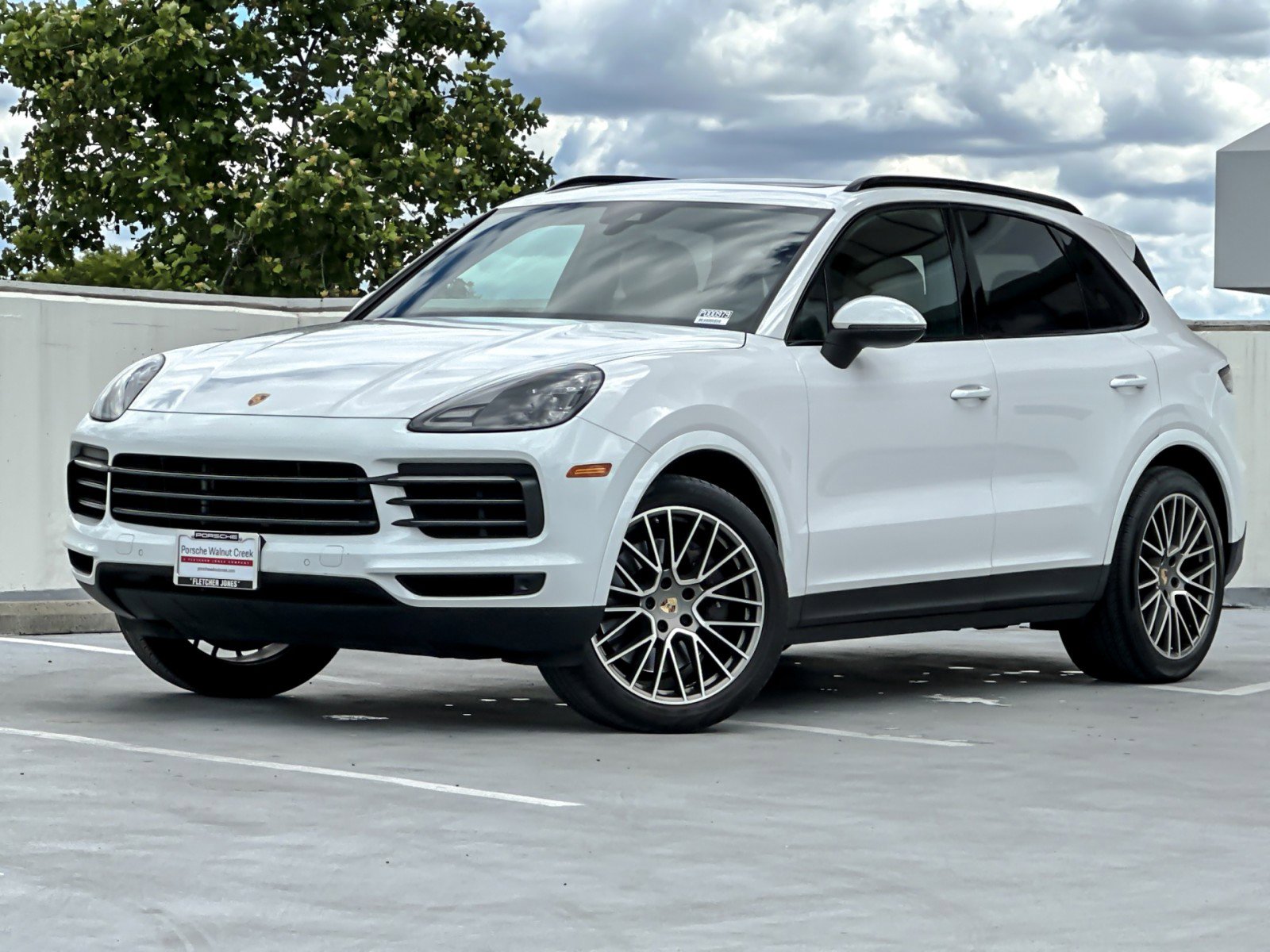 Certified 2023 Porsche Cayenne Platinum Edition image 1