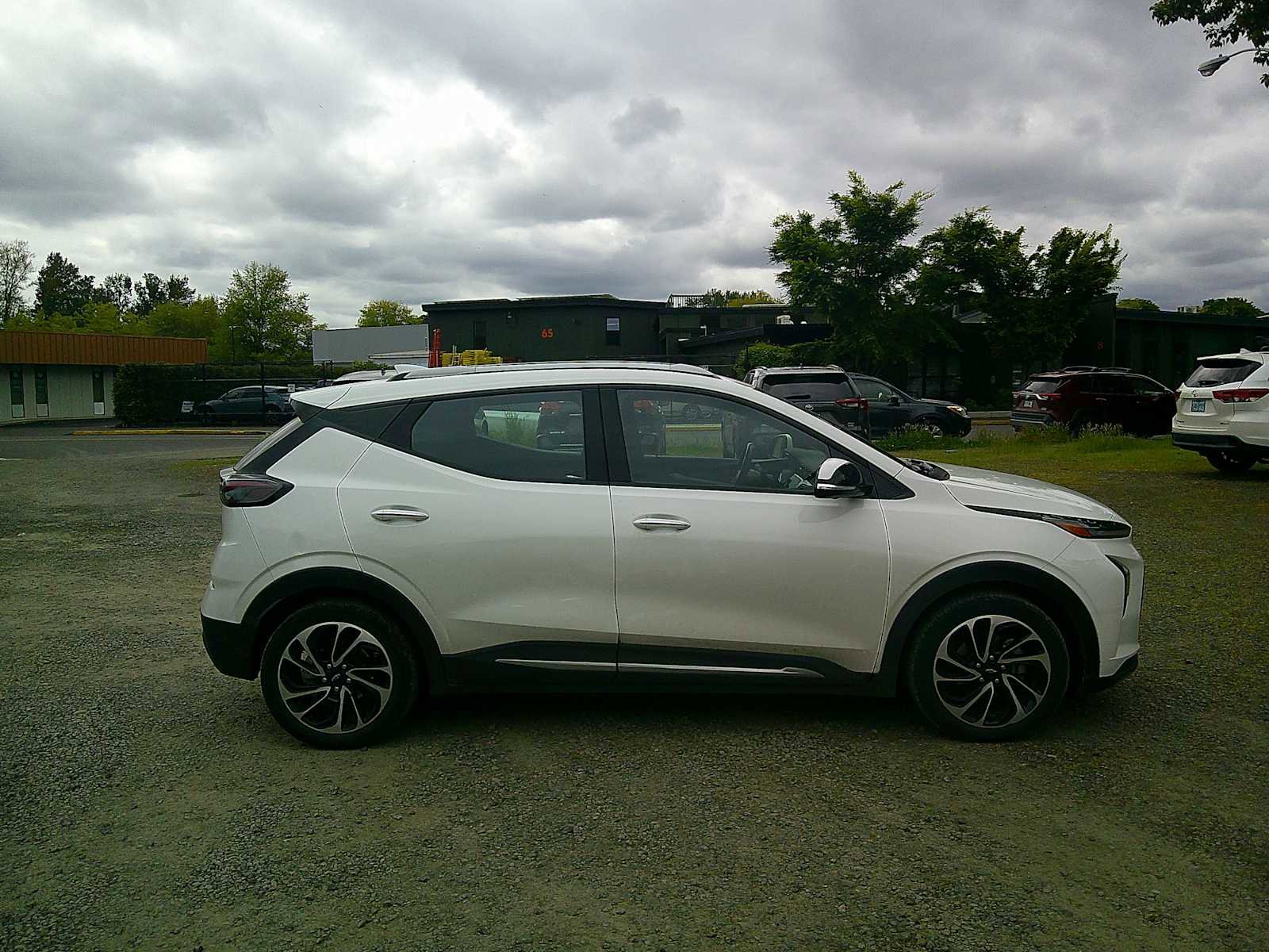 Used 2023 Chevrolet Bolt EUV Premier w/ Sun & Sound Package FWD image 6
