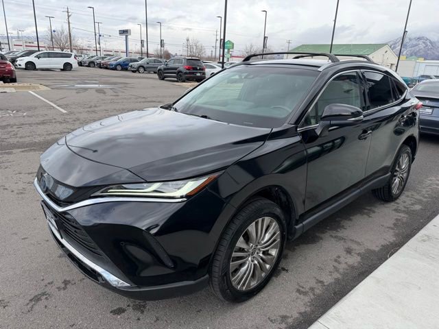 Used 2023 Toyota Venza XLE image 3