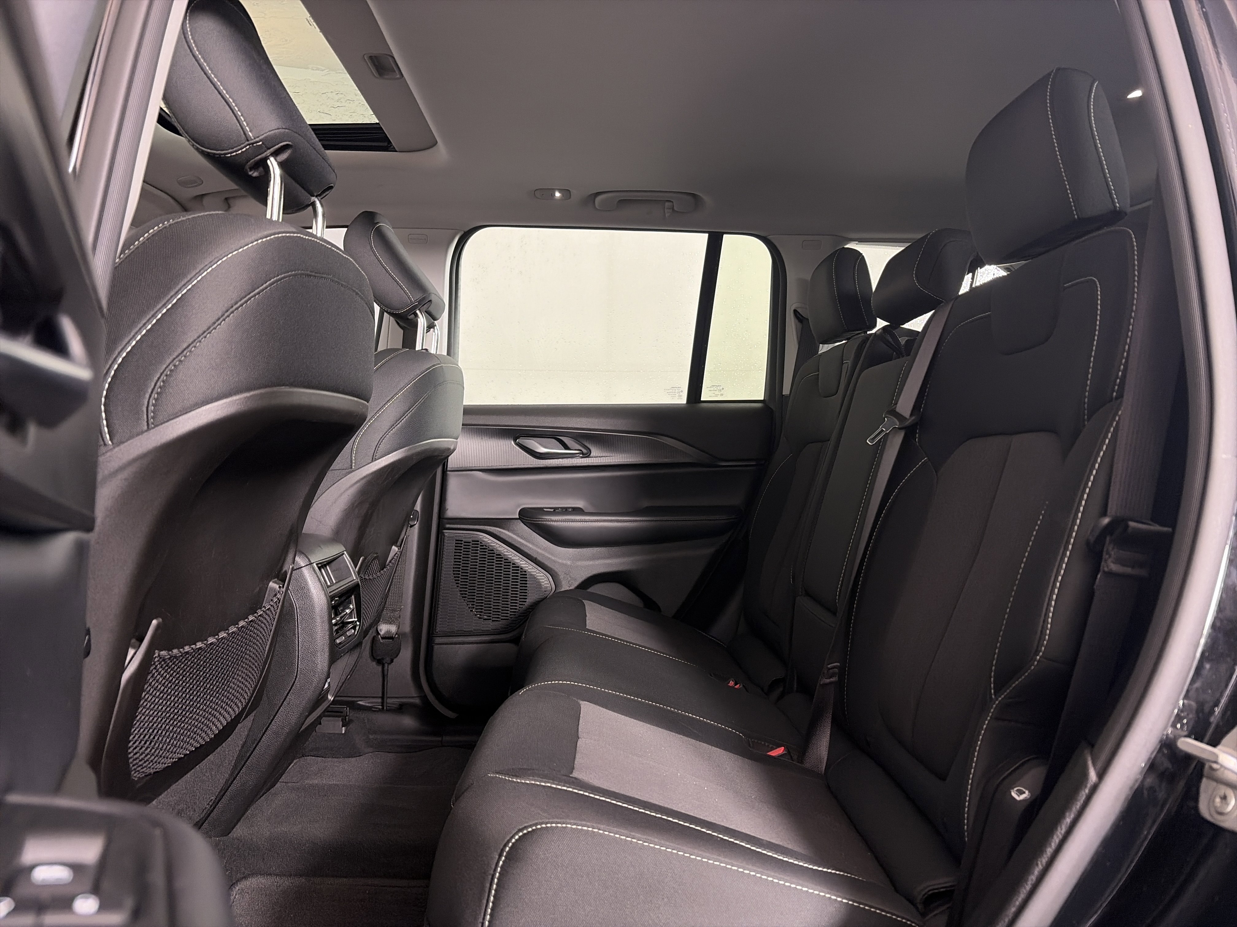 Used 2023 Jeep Grand Cherokee Laredo w/ Luxury Tech Group I image 8