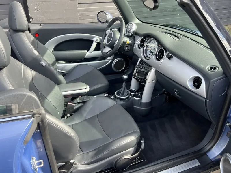Used 2005 MINI Cooper Convertible image 16