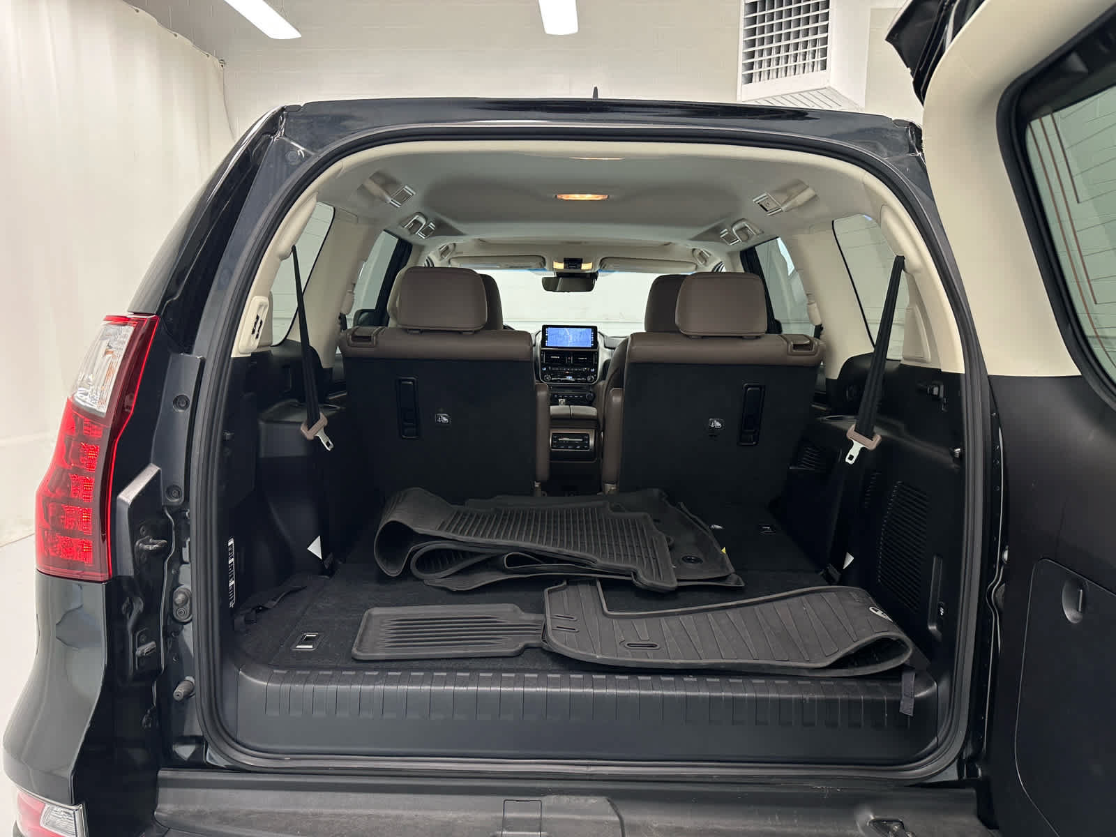 Used 2022 Lexus GX 460 Luxury w/ Sport Design Package AWD/4WD image 45