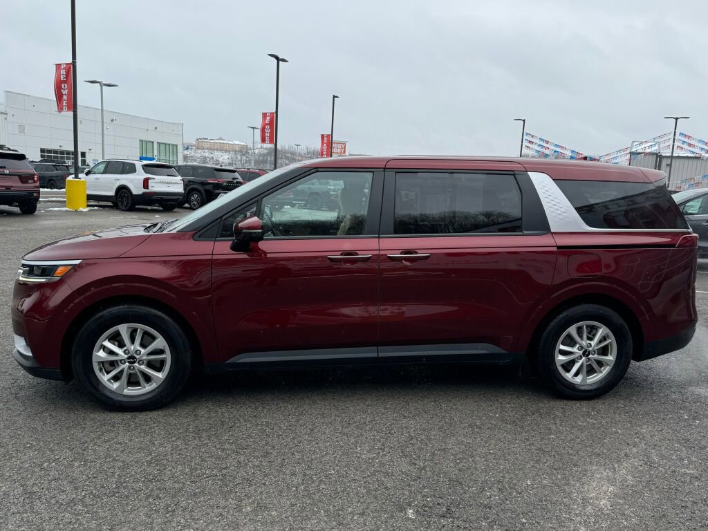 Used 2024 Kia Carnival LX image 4