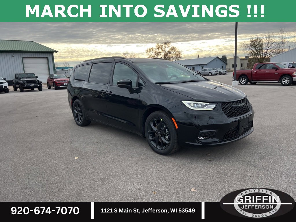 New 2026 Chrysler Pacifica Select w/ S Appearance Package image 5