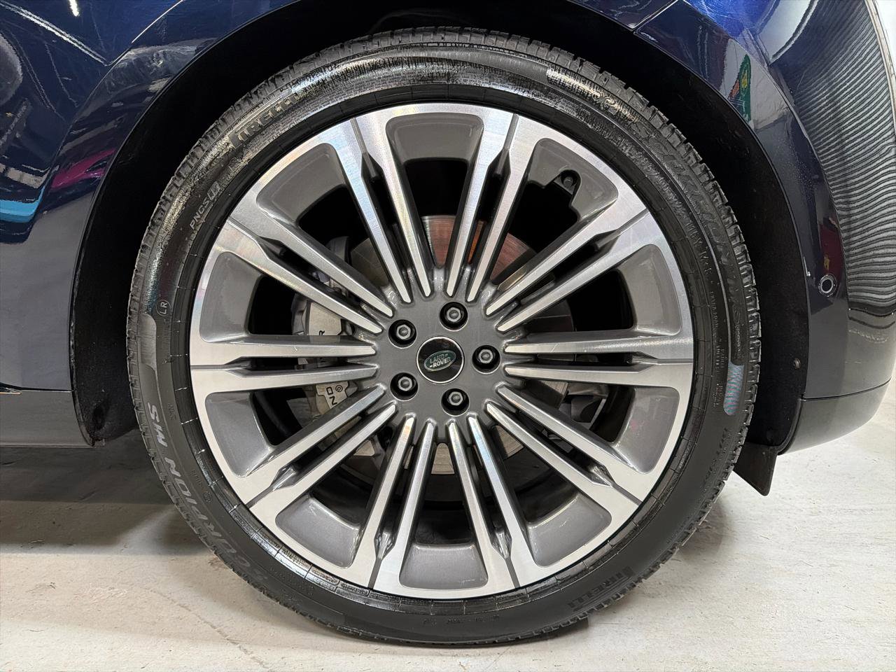 Used 2025 Land Rover Range Rover Long Wheelbase SE image 11