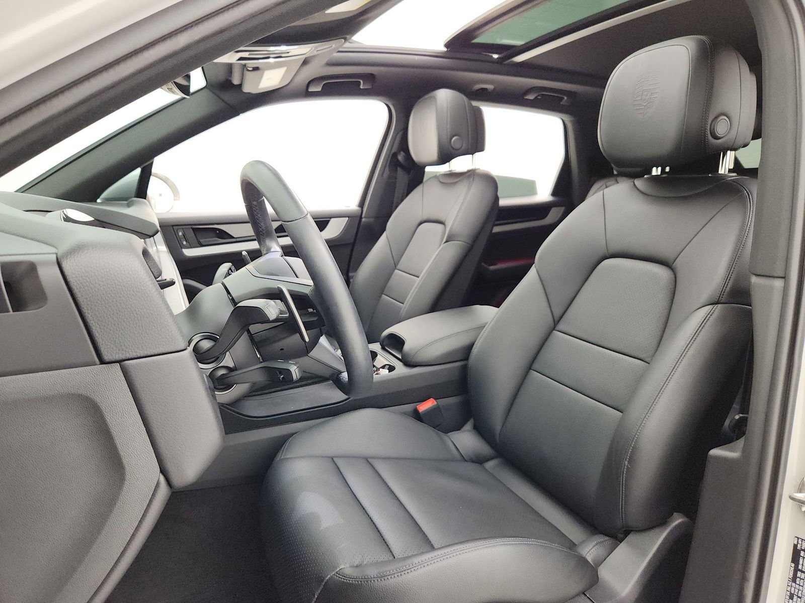 Used 2024 Porsche Cayenne image 6