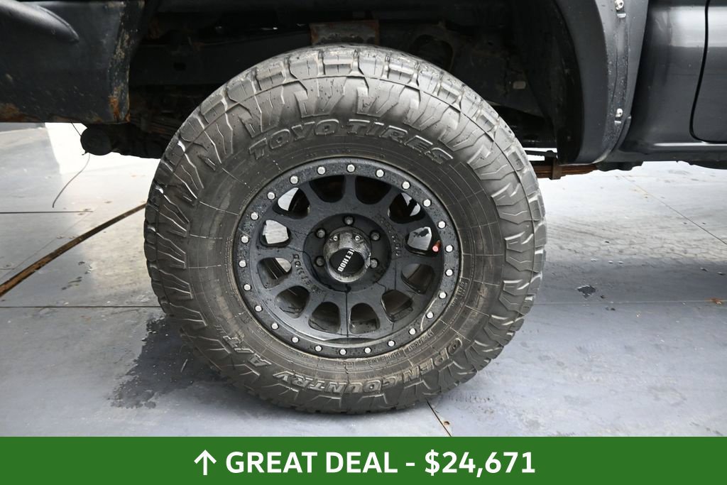 Used 2016 Toyota Tacoma TRD Sport w/ Towing Package AWD/4WD image 16
