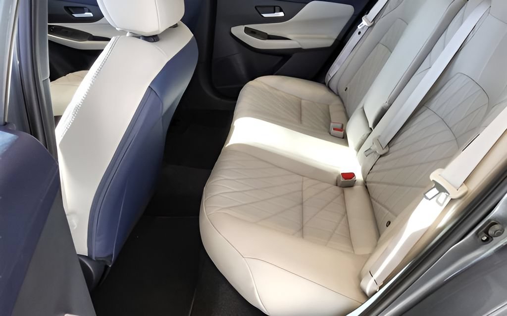 New 2026 Nissan Sentra SL w/ Floor Mat Package FWD image 27