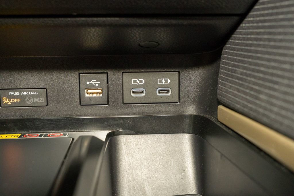 Used 2025 Toyota Camry SE image 14