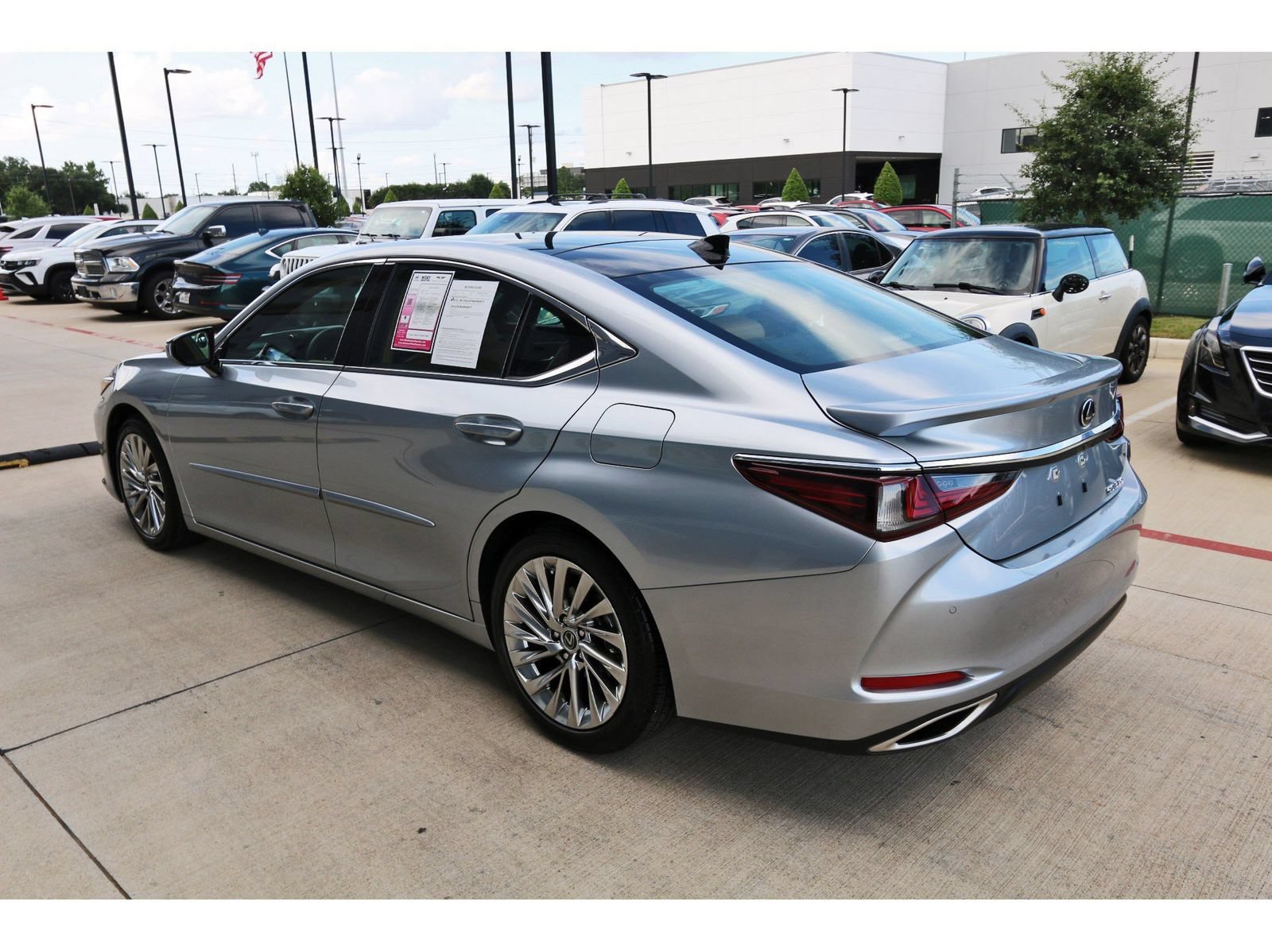 Used 2022 Lexus ES 350 Ultra Luxury w/ Accessory Package 2 FWD image 6