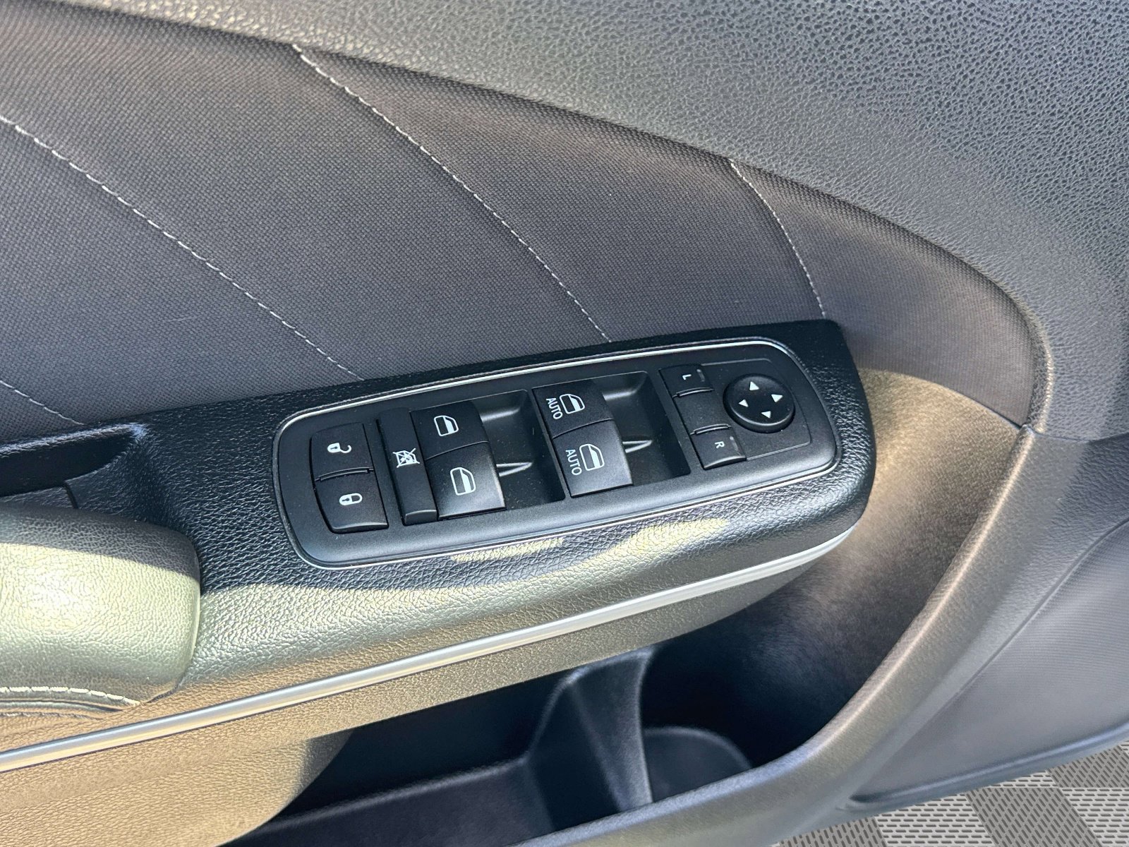 Used 2020 Dodge Charger R/T RWD image 18