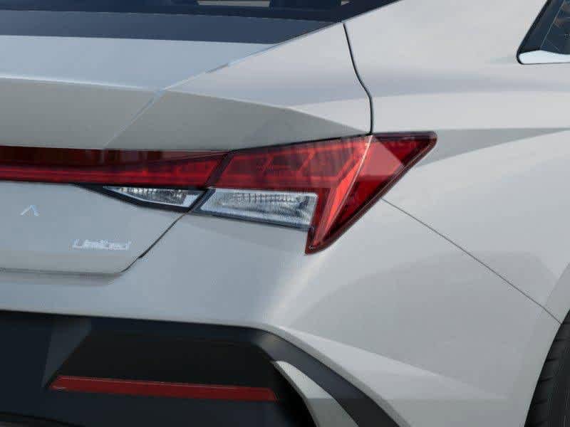 New 2025 Hyundai Elantra Limited FWD image 10
