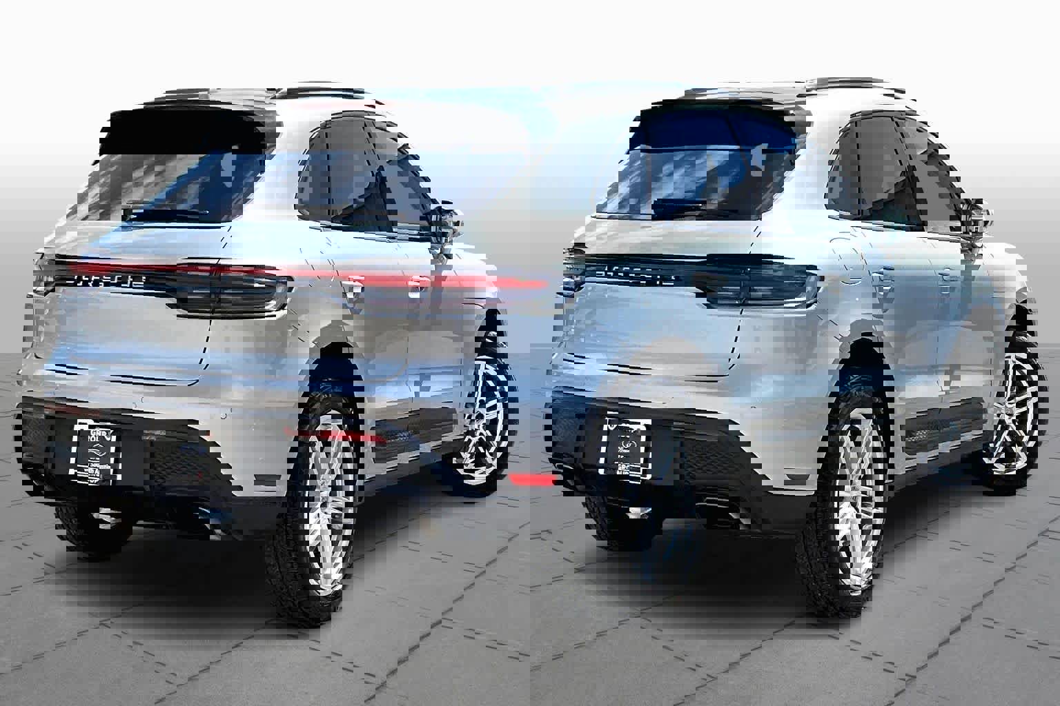 Used 2022 Porsche Macan image 13