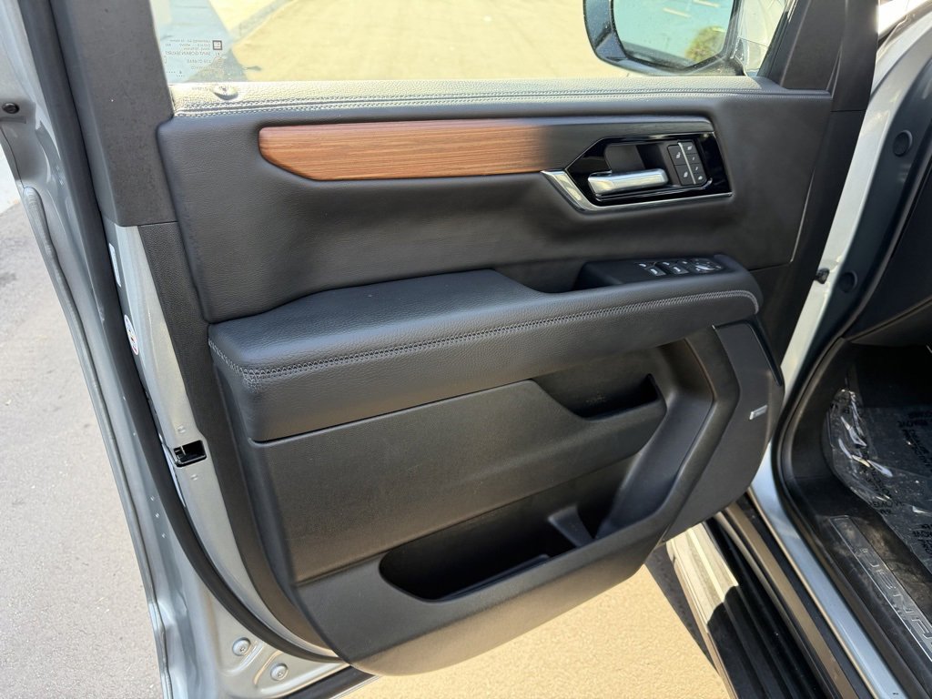 Used 2025 GMC Yukon Denali image 13