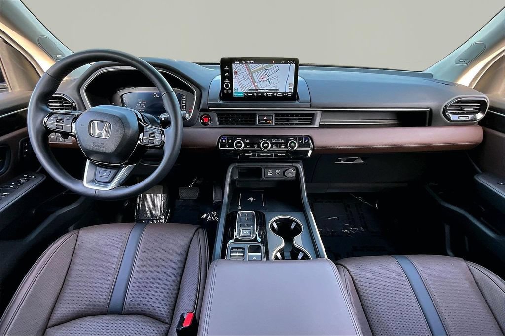 Used 2025 Honda Pilot Elite image 8