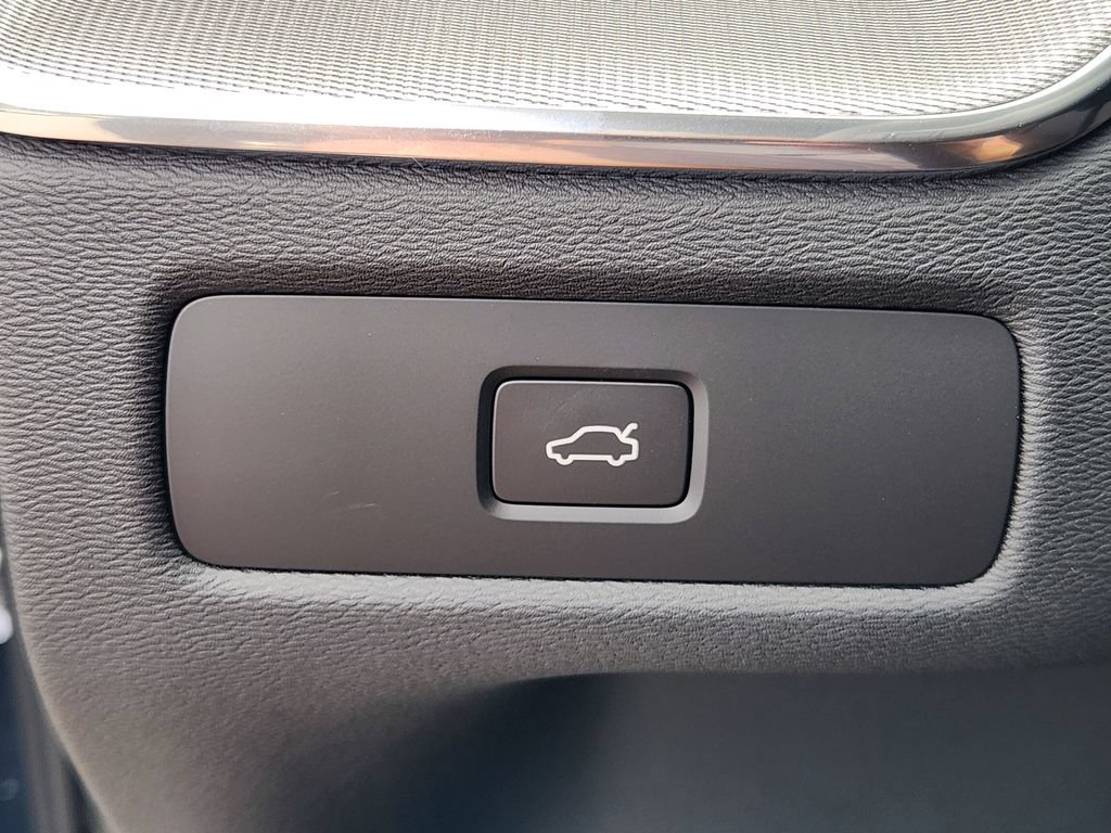 New 2026 Volvo XC60 B5 Ultra w/ Protection Package Premier AWD/4WD image 18