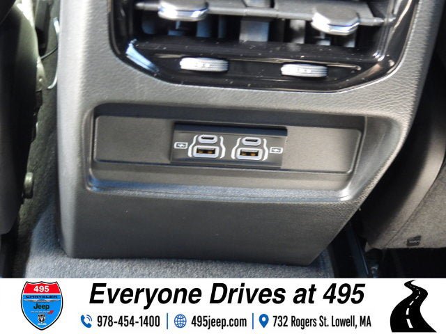 Used 2025 Jeep Grand Cherokee Laredo X AWD/4WD image 14