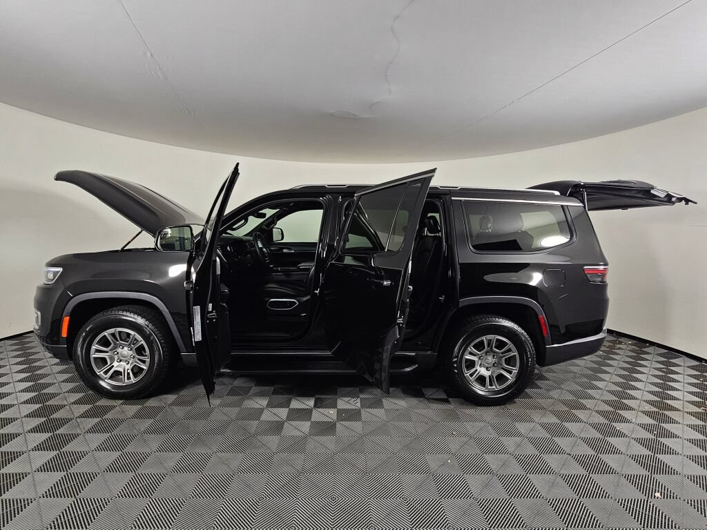 Used 2022 Jeep Wagoneer Series I AWD/4WD image 16