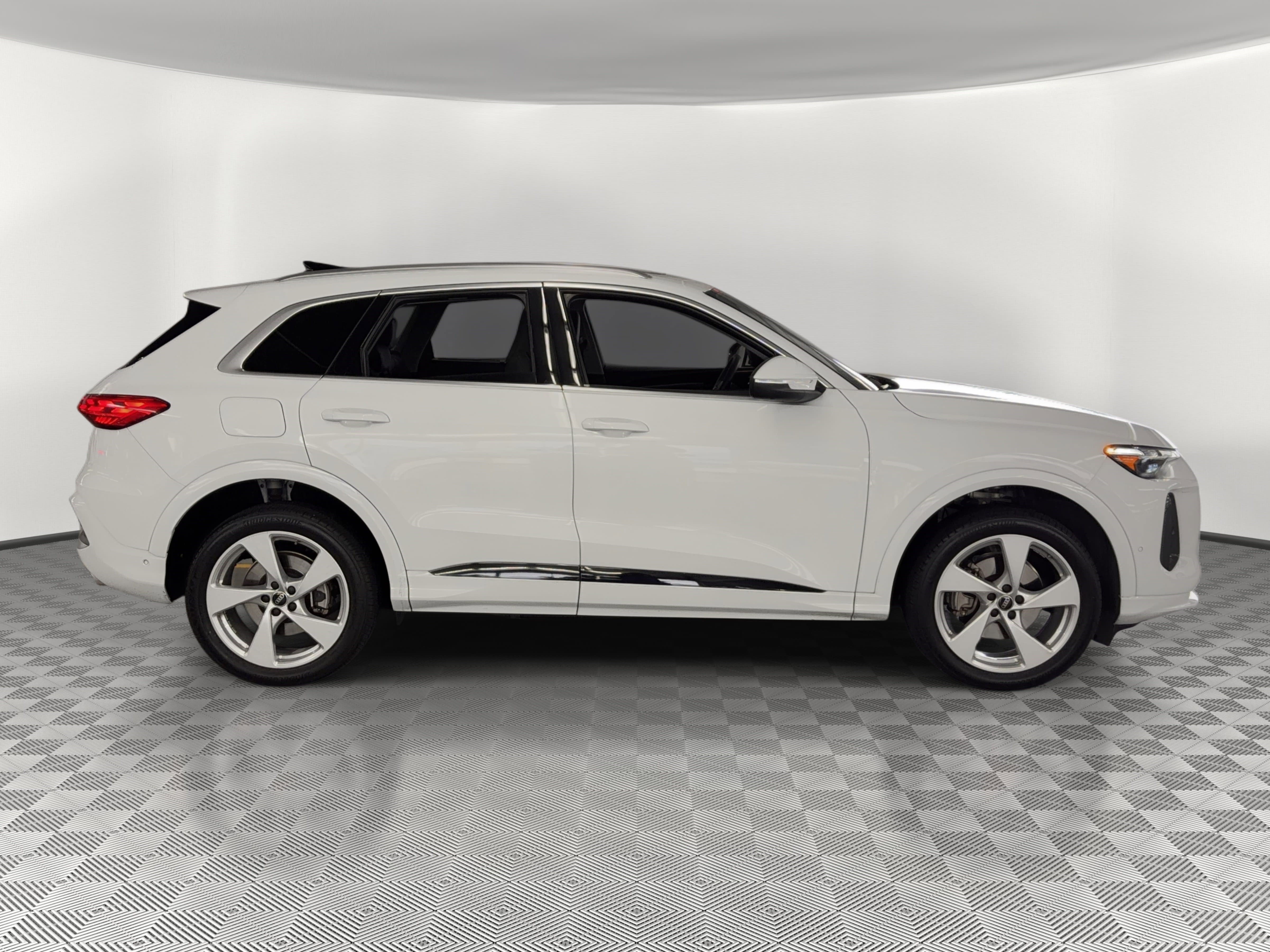 Used 2025 Audi Q5 Premium Plus w/ Premium Plus AWD/4WD image 8
