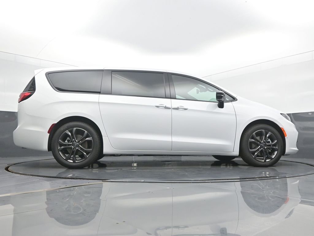 New 2026 Chrysler Pacifica Select image 52