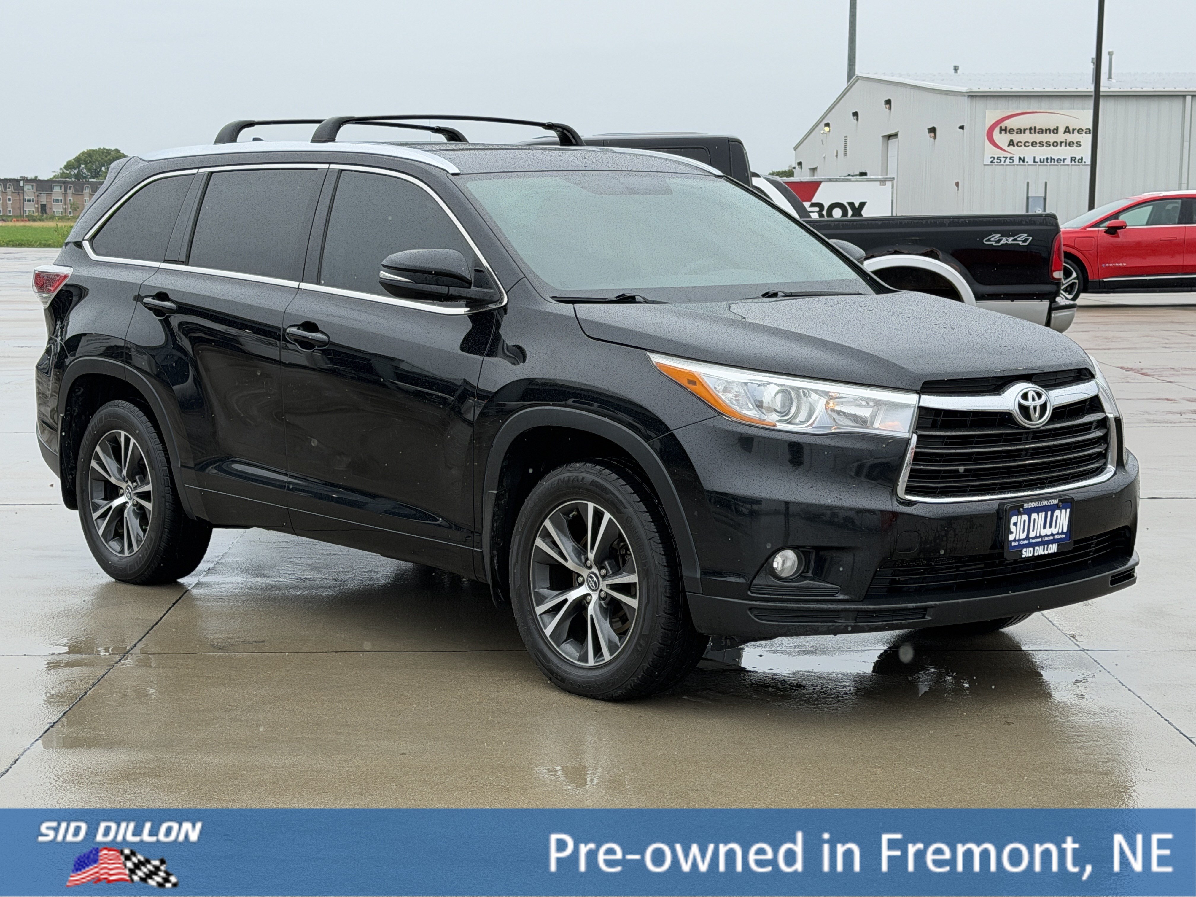 Used 2016 Toyota Highlander XLE AWD/4WD image 2