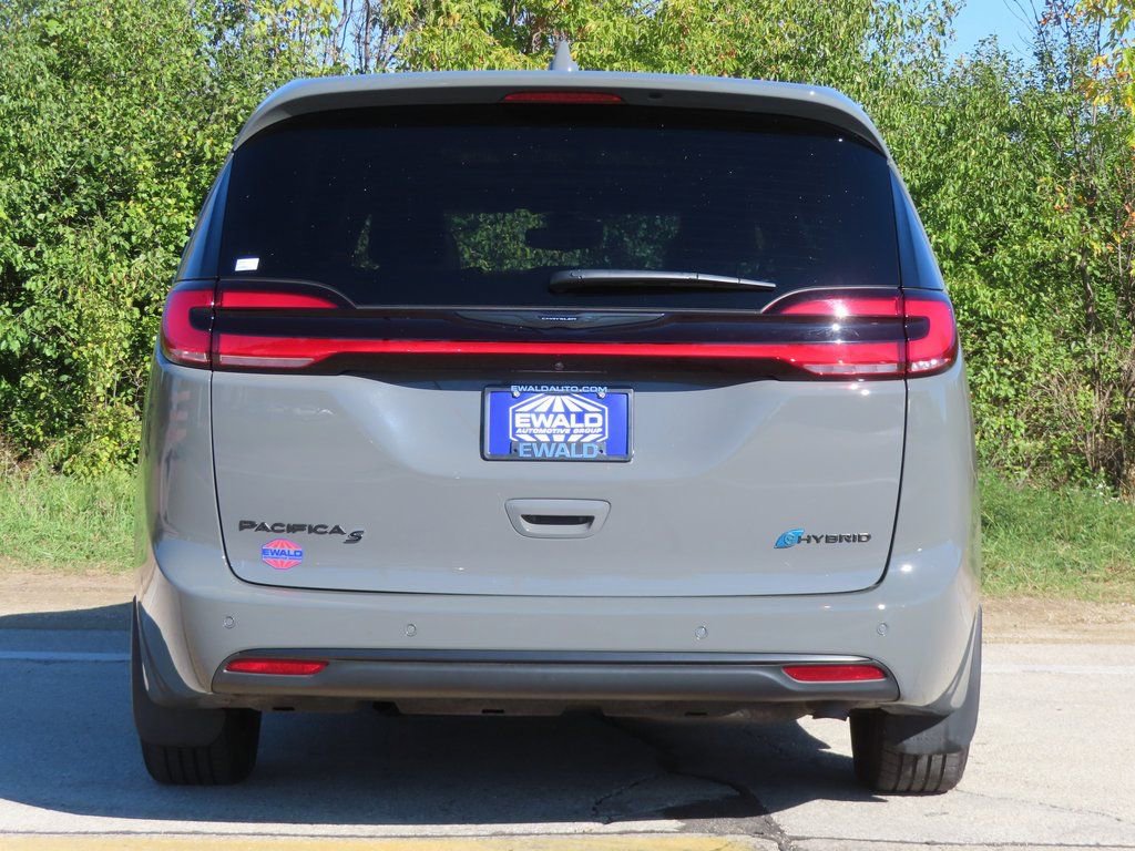 Certified 2022 Chrysler Pacifica Limited w/ S Appearance Package image 19