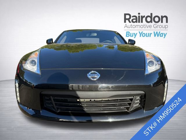 Used 2017 Nissan 370Z Coupe RWD image 2