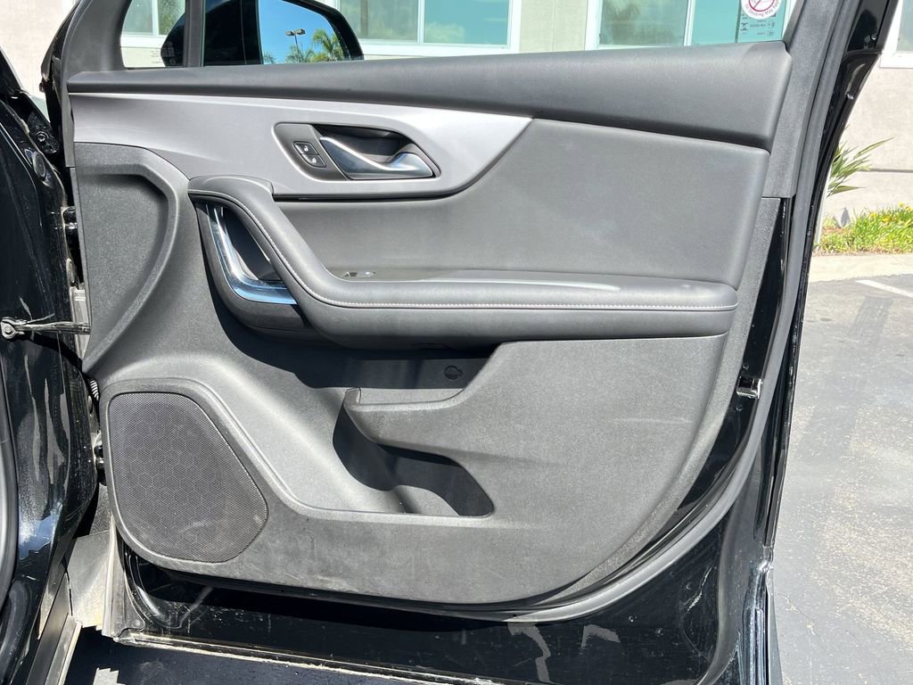 Used 2025 Chevrolet Blazer LT image 32