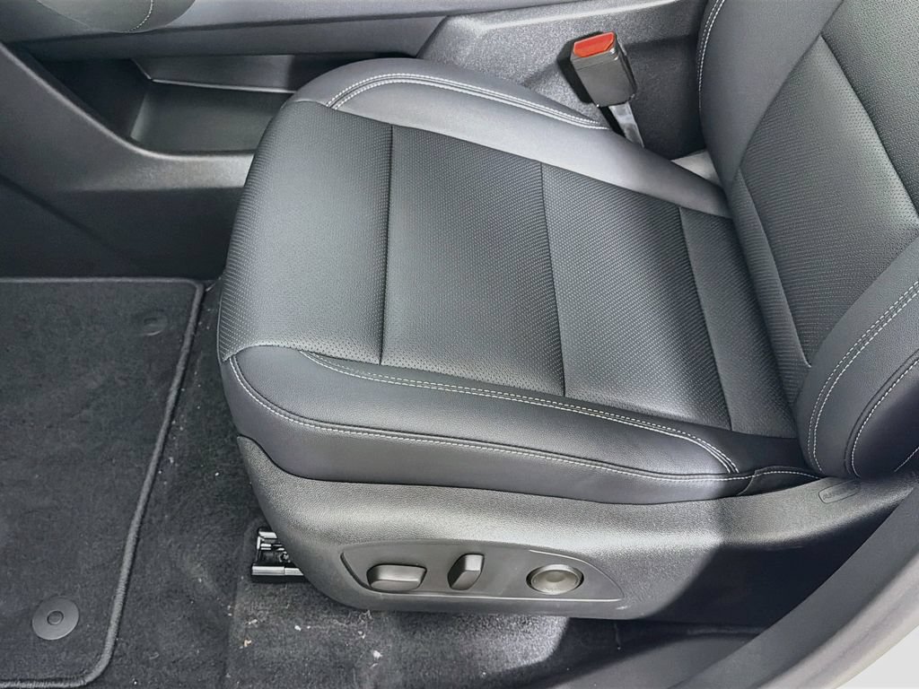 New 2026 Chevrolet Traverse LT w/ Driver Confidence Package AWD/4WD image 19