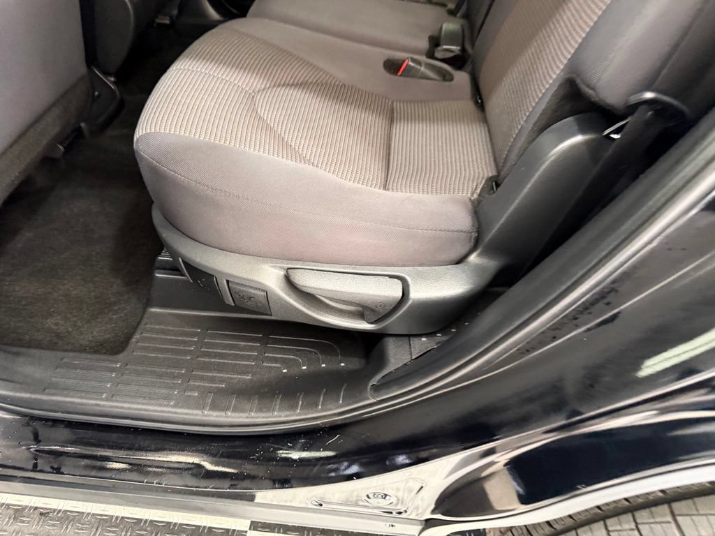 Used 2024 Toyota Highlander LE AWD/4WD image 19