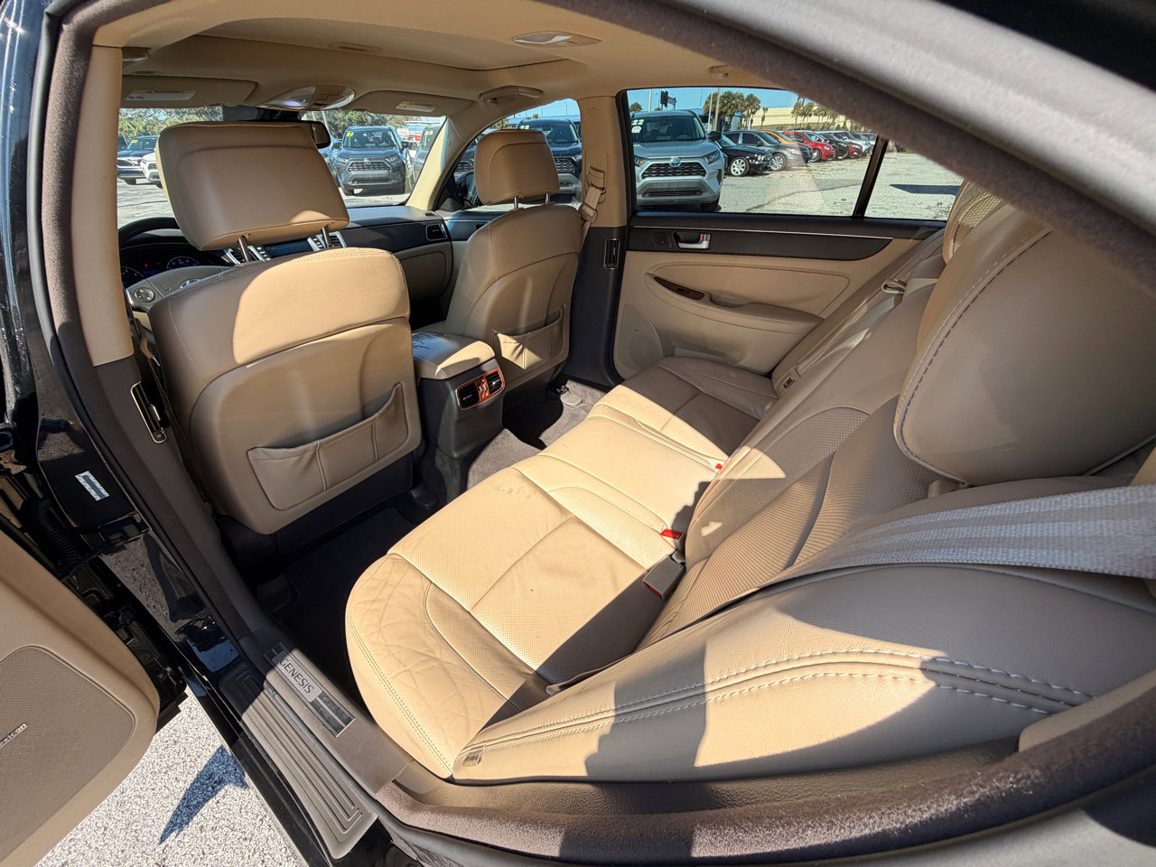 Used 2013 Hyundai Genesis 3.8 w/ Premium Pkg image 10