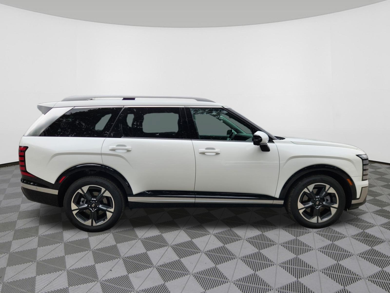 Certified 2026 Hyundai Palisade Limited AWD/4WD image 6