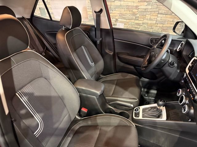 New 2025 Hyundai Venue Limited FWD image 28