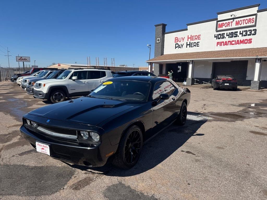 Used 2014 Dodge Challenger SXT RWD image 1
