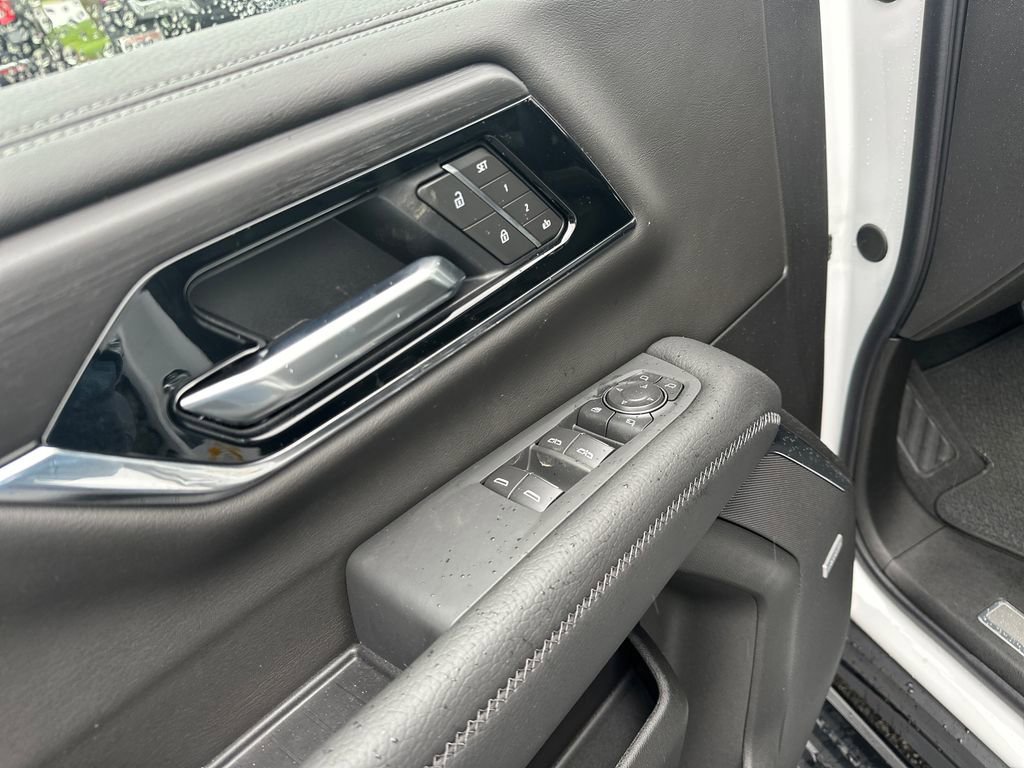 Used 2026 GMC Yukon Denali w/ Sun & Power Step Package AWD/4WD image 11