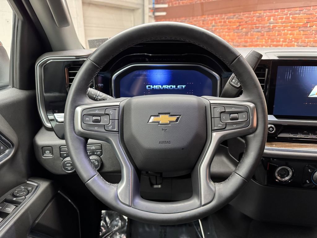 Used 2024 Chevrolet Silverado 1500 LT image 12