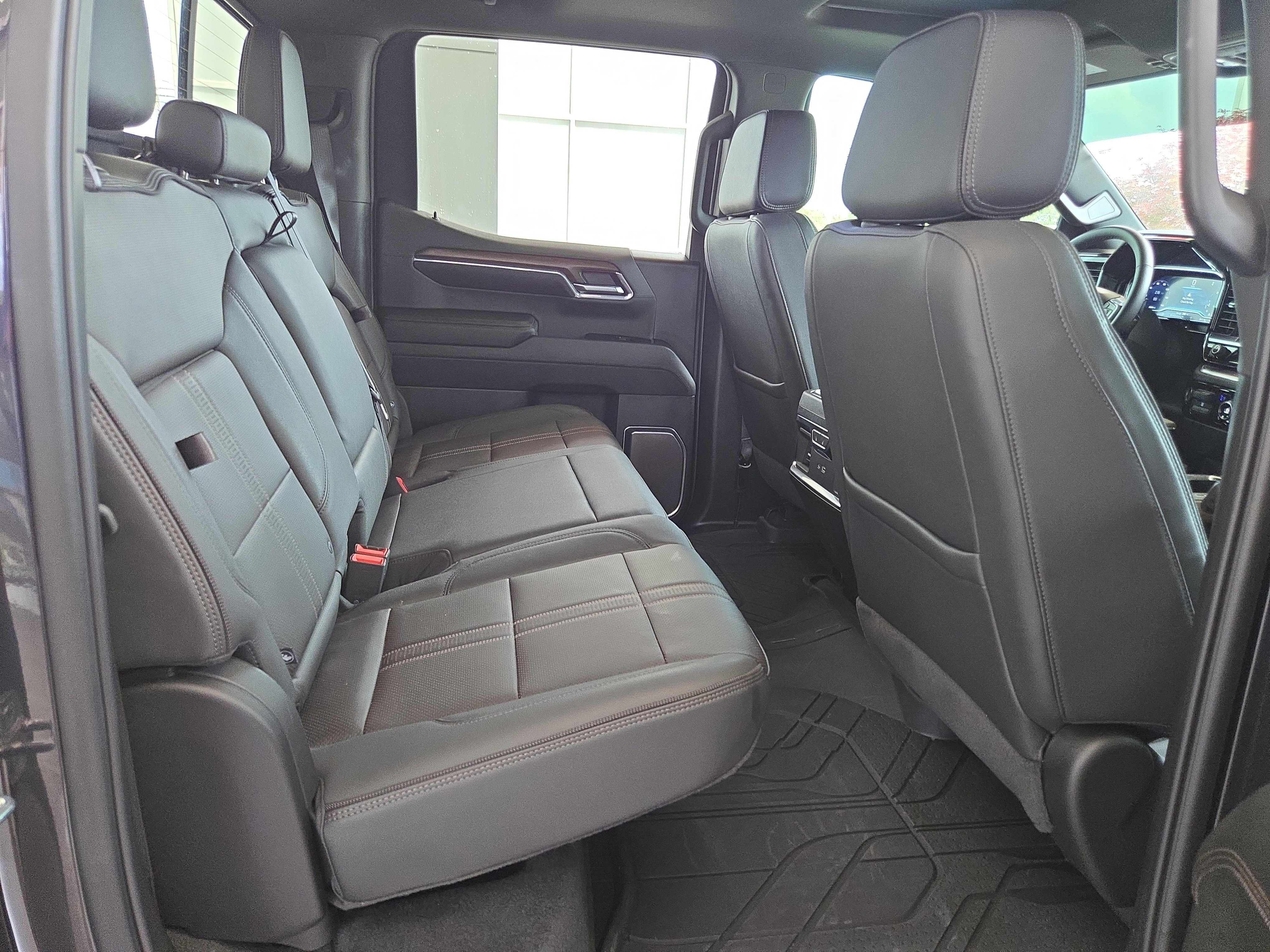 Used 2024 Chevrolet Silverado 1500 High Country w/ High Country Premium Package image 34