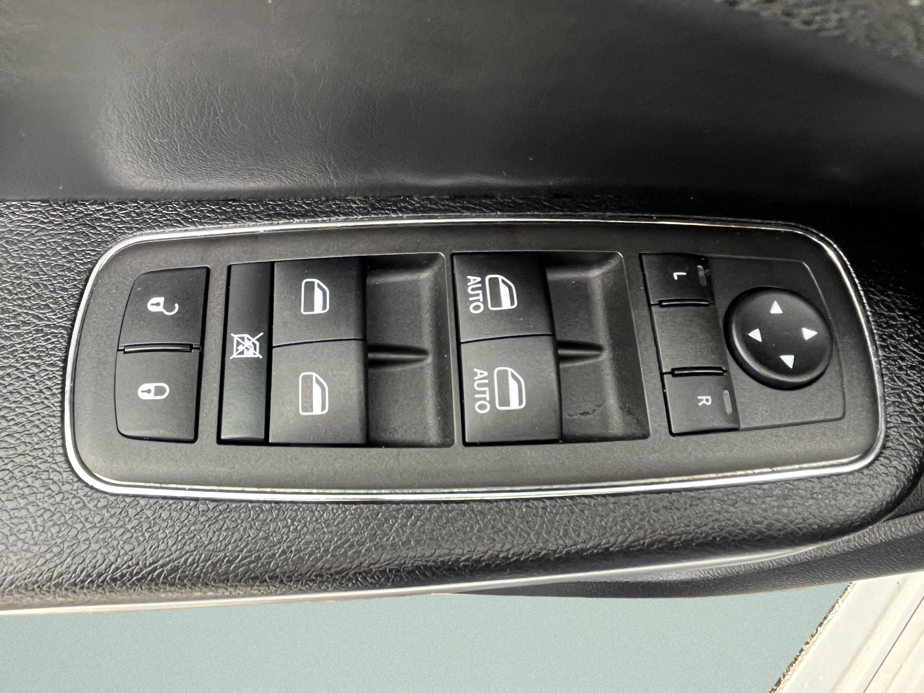 Used 2022 Chrysler 300 S image 19