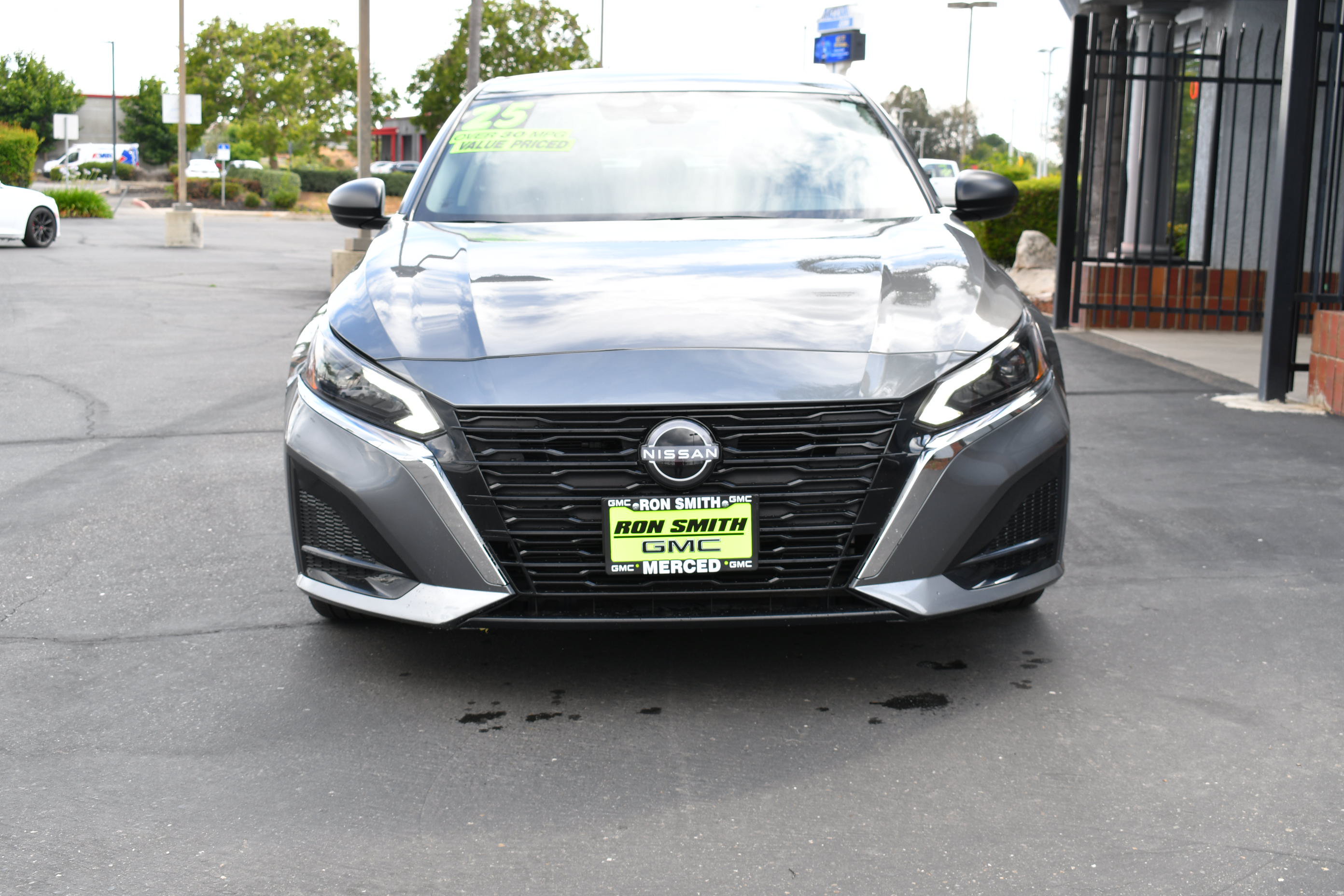 Used 2025 Nissan Altima 2.5 SV FWD image 3