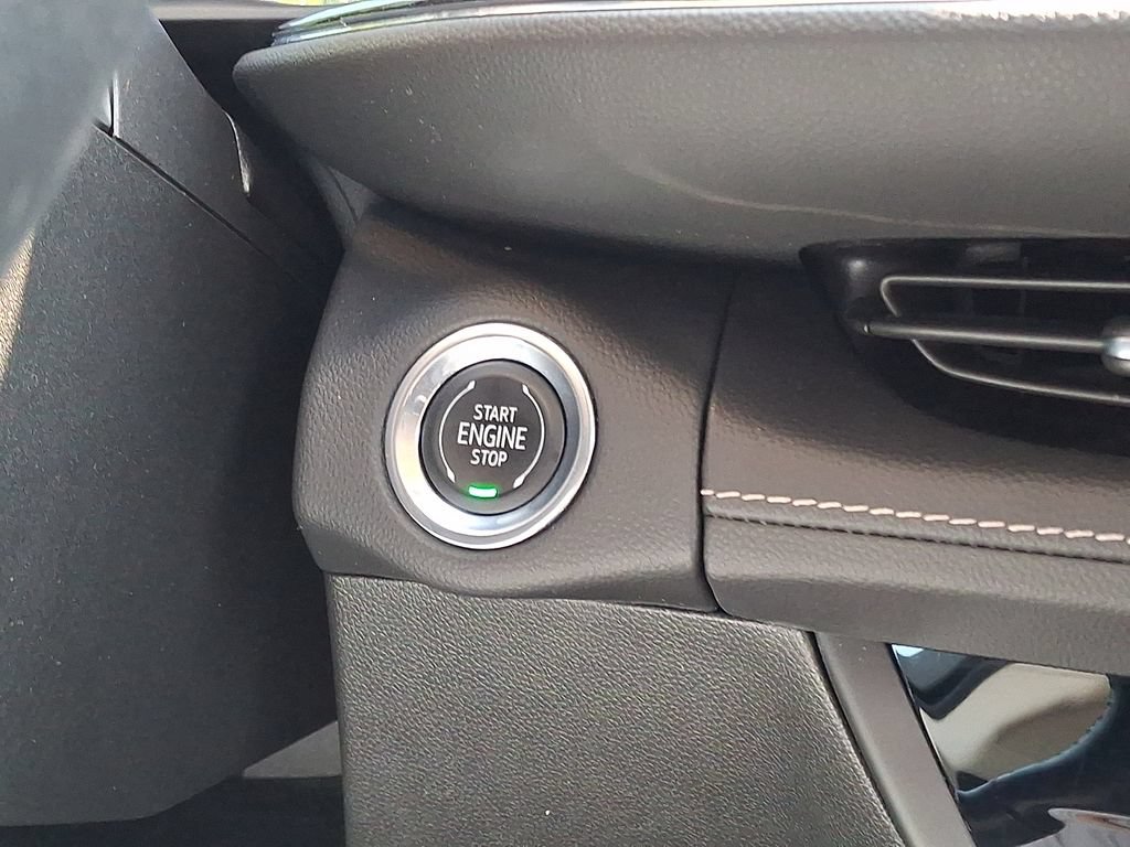 Used 2023 Buick Envision Essence AWD/4WD image 21