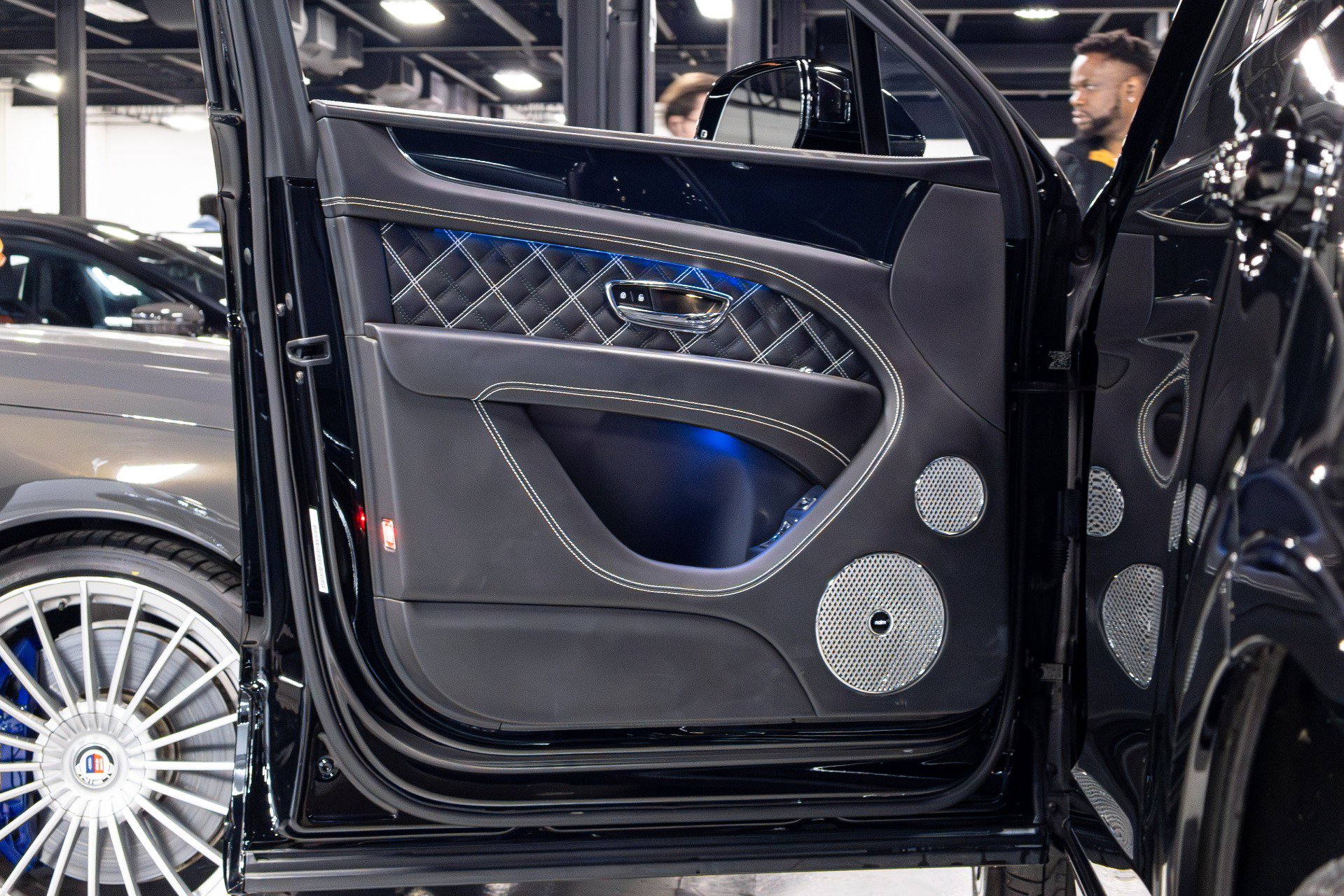 Used 2021 Bentley Bentayga w/ First Edition Specification image 4