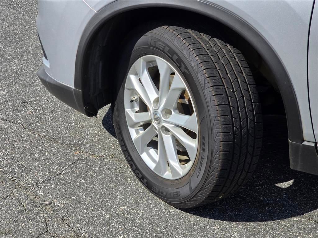 Used 2015 Nissan Rogue SV image 27