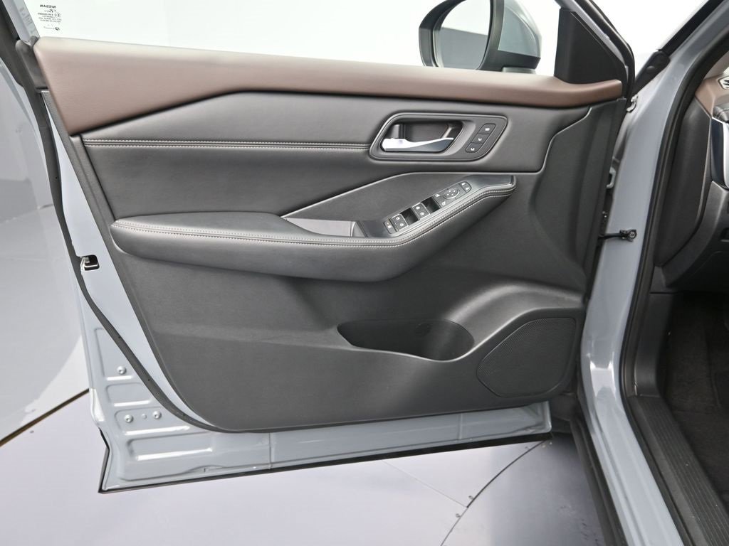 Used 2022 Nissan Rogue SL image 10