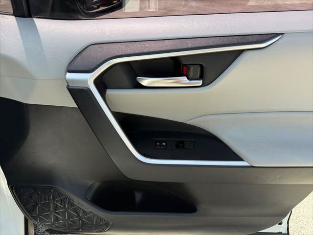 Used 2019 Toyota RAV4 XLE FWD image 19